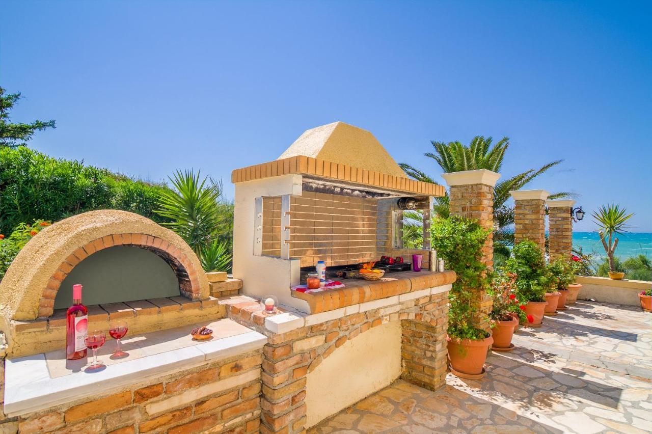 Beachfront Villa Victoras - With Private Beach Sidárion Exterior foto