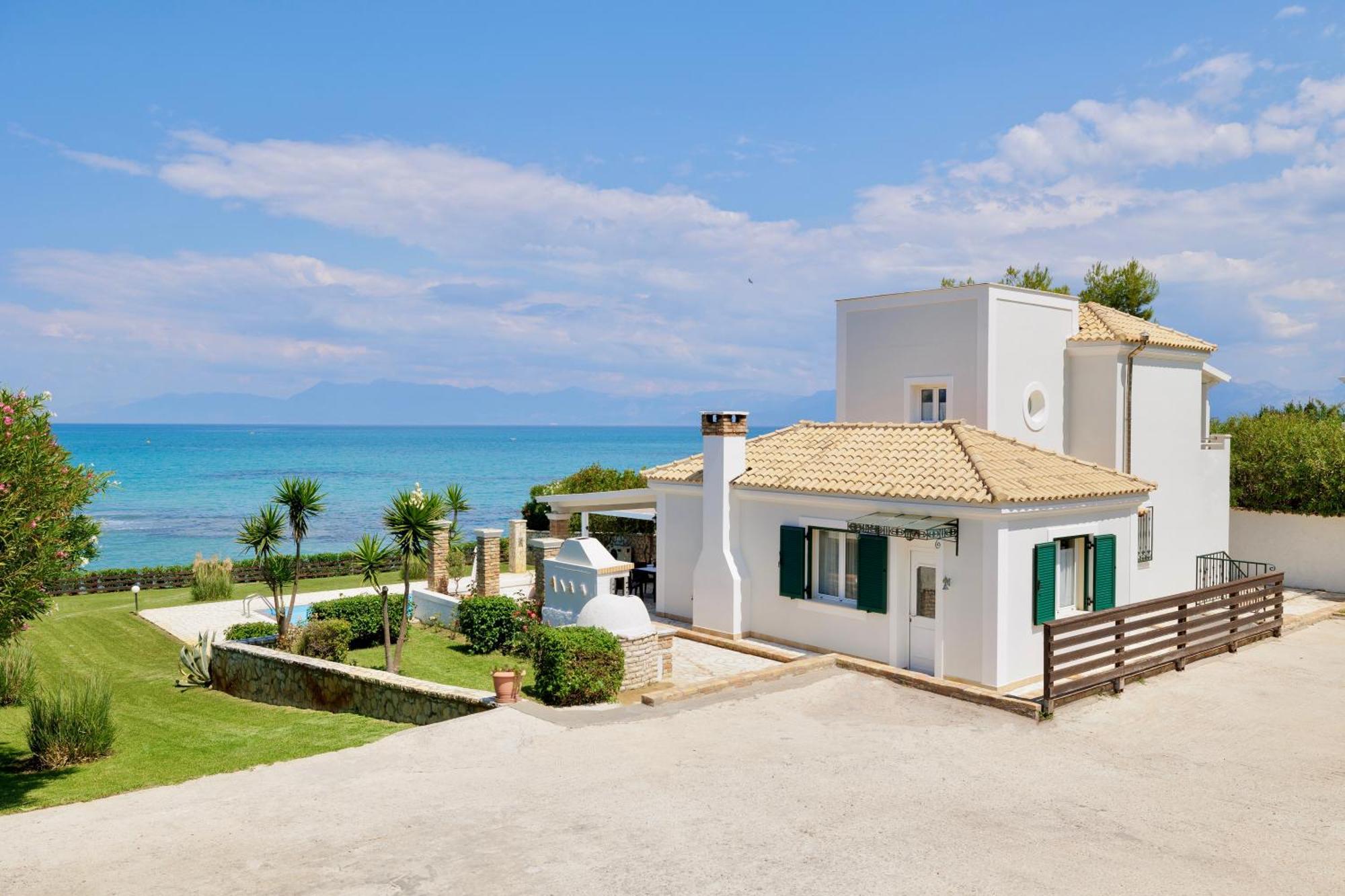 Beachfront Villa Victoras - With Private Beach Sidárion Exterior foto