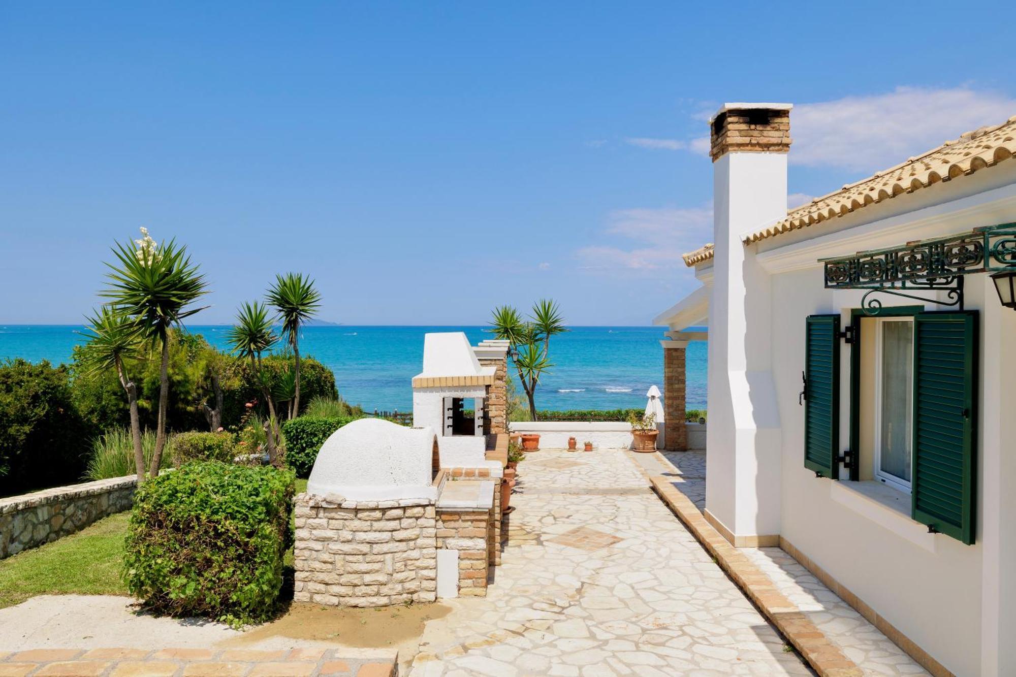 Beachfront Villa Victoras - With Private Beach Sidárion Exterior foto